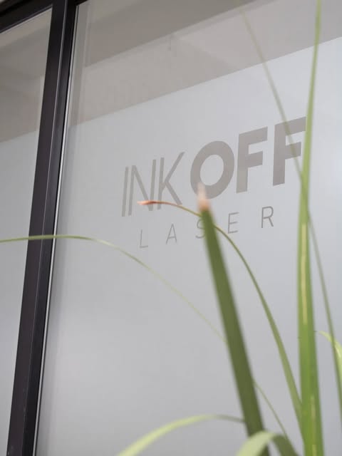 Fachada del estudio InkOFF Laser en Ituzaingó